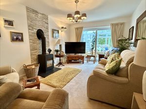 Lounge- click for photo gallery